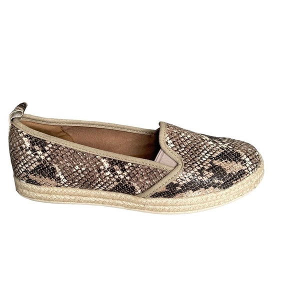CLARKS Collection Slip On Espadrilles Shoes Snake Print Tan Brown 8.5 - Picture 9 of 12